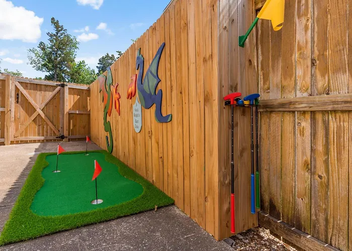 Country house Castle Near Gathering Place Hot Tub, 3 Stories Tulsa