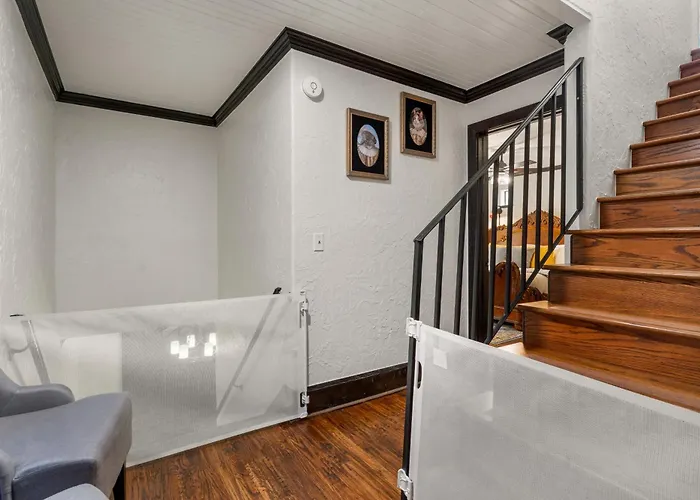Castle Near Gathering Place Hot Tub, 3 Stories *