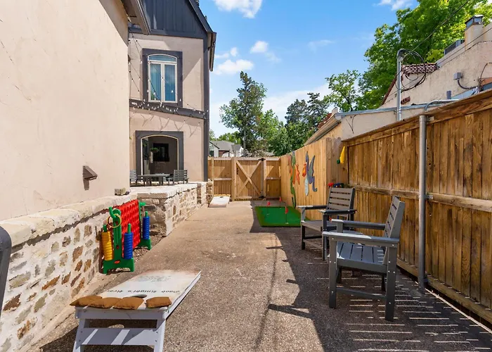 Country house Castle Near Gathering Place Hot Tub, 3 Stories