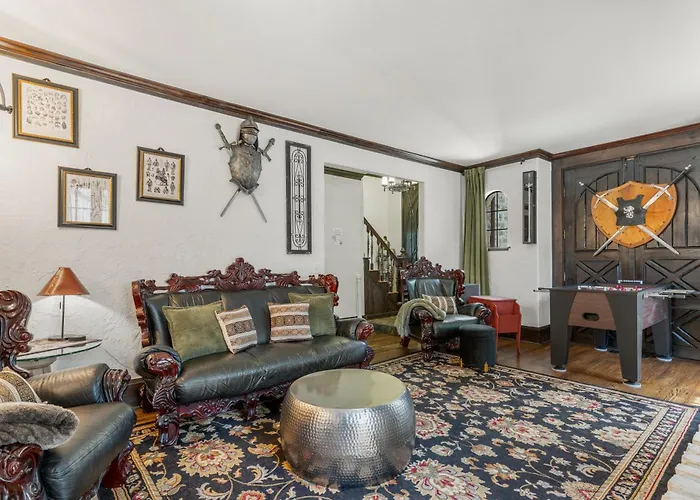 Castle Near Gathering Place Hot Tub, 3 Stories *