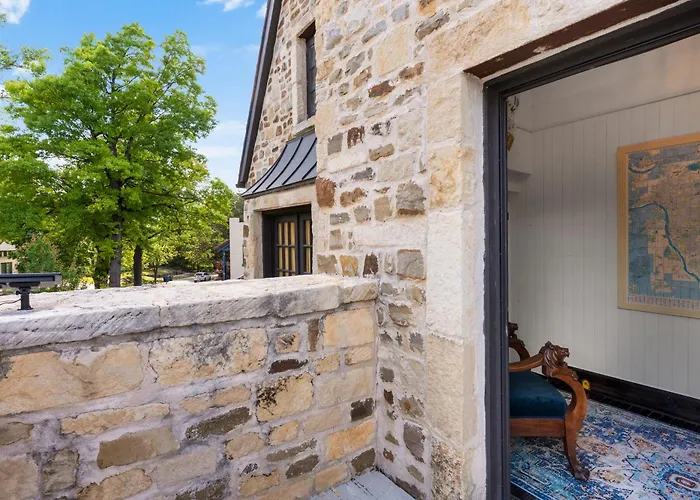 Country house Castle Near Gathering Place Hot Tub, 3 Stories