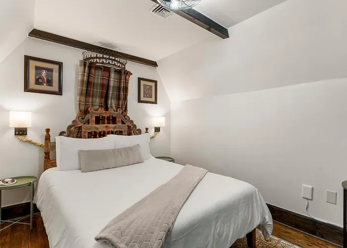 Castle Near Gathering Place Hot Tub, 3 Stories * Tulsa