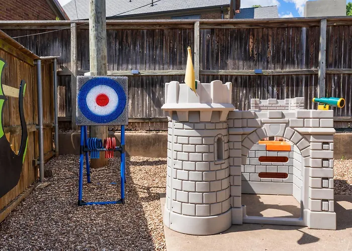 Country house Castle Near Gathering Place Hot Tub, 3 Stories Tulsa
