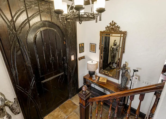Castle Near Gathering Place Hot Tub, 3 Stories * Tulsa