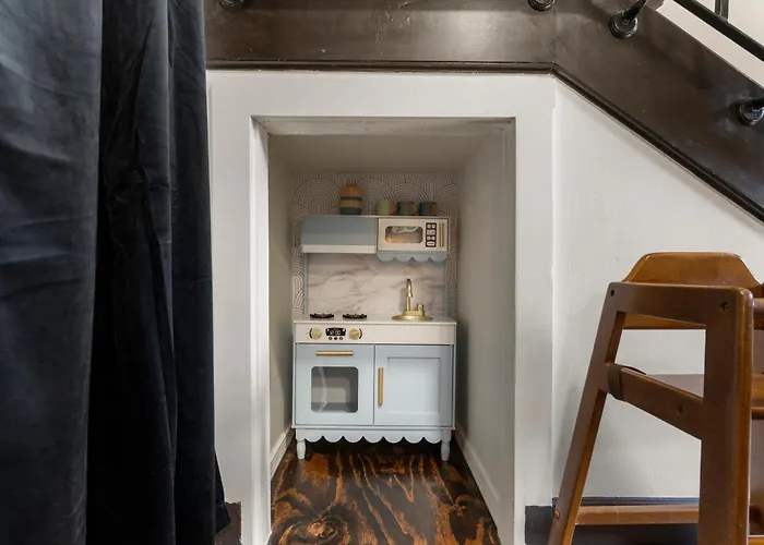 Castle Near Gathering Place Hot Tub, 3 Stories * Tulsa
